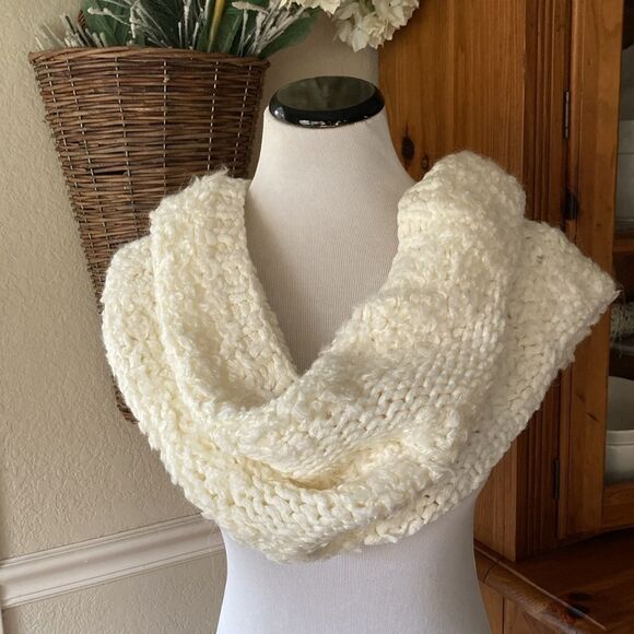 Loft Plush Cream Knit Infinity Wool Blend Scarf OS New - Picture 1 of 7